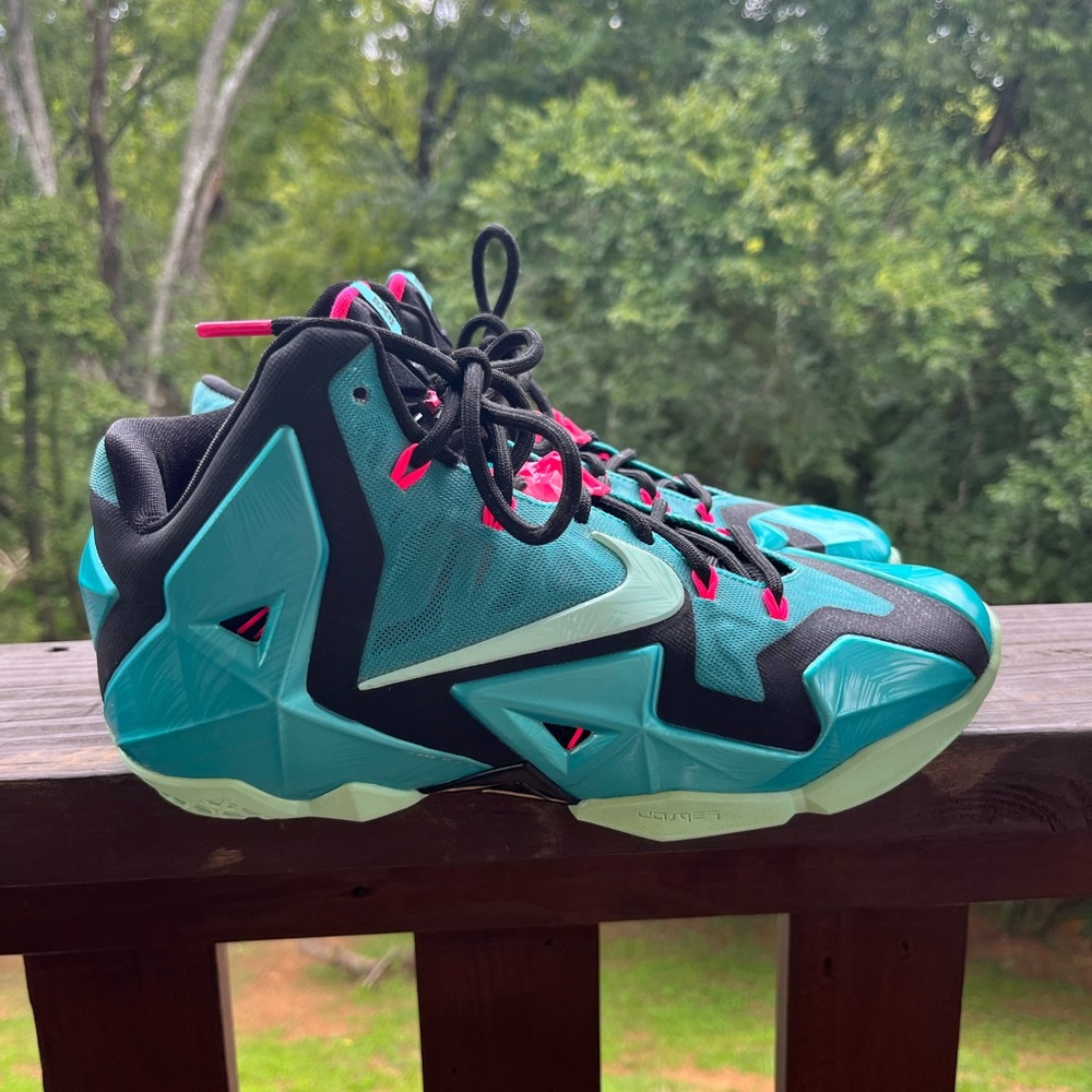 Nike Lebron 11 South Beach Size 8 Basketball Shoes